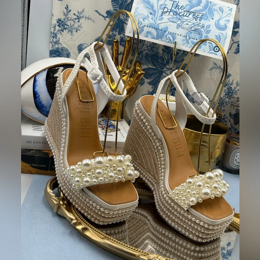 🆕 GIANNI BINI 🧿 NWOB Savanna Pearl Ornamented Platform Wedge Sandals, Sz 8.5